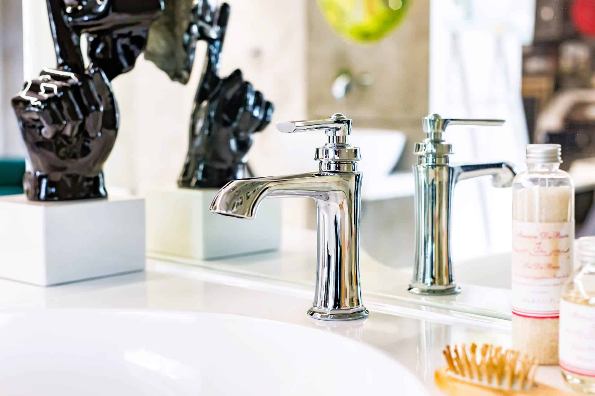 Bathroom sink faucet